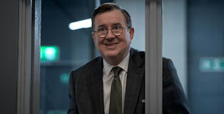 Jeremy Swift in Ted Lasso 2x06