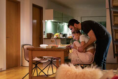 Juno Temple e Brett Goldstein in Ted Lasso 2x07