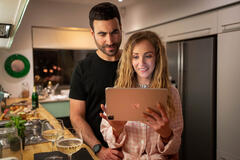 Brett Goldstein e Juno Temple in Ted Lasso 2x12