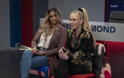 Ambreen Razia e Juno Temple in Ted Lasso 3x03