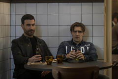 Brett Goldstein e Phil Dunster in Ted Lasso 3x03