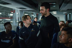 Phil Dunster e Brett Goldstein in Ted Lasso 3x06