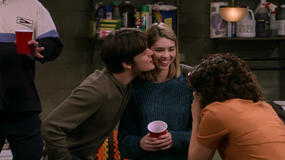 (S-D) Mace Coronel come Jay Kelso, Callie Haverda come Leia Forman, Sam Morelos come Nikki in That '90s Show 1x10