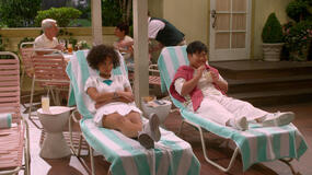 (S-D) Ashley Aufderheide come Gwen Runck, Reyn Doi come Ozzie in That '90s Show 1x09