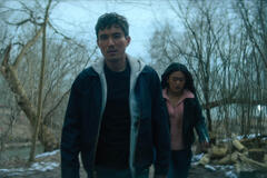 (S-D) Justin H. Min come Ben Hargreeves, Victoria Sawal come Jennifer/Rosie in The Umbrella Academy 4x04