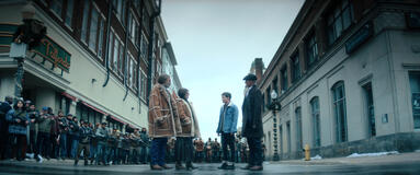 Nick Offerman come Dr. Gene Thibedeau, Megan Mullally come Dr. Jean Thibedeau, Elliot Page come Viktor Hargreeves, Colm Feore come Reginald Hargreeves in The Umbrella Academy 4x06