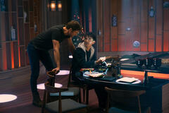 (S-D) Tom Hopper come Luther Hargreeves, Justin H. Min come Ben Hargreeves in The Umbrella Academy 4x01