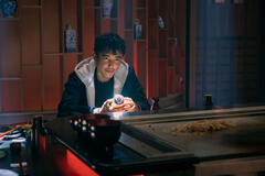 Justin H. Min come Ben Hargreeves in The Umbrella Academy 4x01