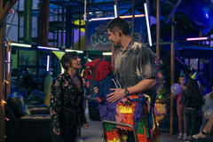 (S-D) Ritu Arya come Lila Pitts, David Castañeda come Diego Hargreeves in The Umbrella Academy 4x01