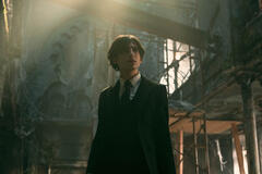 Aidan Gallagher come Number Five in The Umbrella Academy 4x02