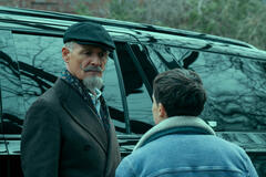 (S-D) Colm Feore come Reginald Hargreeves, Elliot Page come Viktor Hargreeves in The Umbrella Academy 4x04