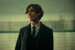 Aidan Gallagher come Number Five in The Umbrella Academy 4x04