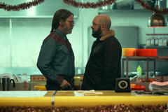 (S-D) Nick Offerman come Dr. Gene Thibedeau, David Cross come Sy Grossman in The Umbrella Academy 4x05