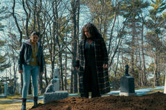 (S-D) Millie Davis come Claire, Emmy Raver-Lampman come Allison Hargreeves in The Umbrella Academy 4x05