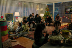 Ciara Rose Feeney come Grace Stanley Hargreeves, Millie Davis come Claire, Robert Sheehan come Klaus Hargreeves, Aidan Gallagher come Number Five, Tom Hopper come Luther Hargreeves, Emmy Raver-Lampman come Allison Hargreeves, David Castañeda come Diego Hargreeves, Ritu Arya come Lila Pitts in The Umbrella Academy 4x06