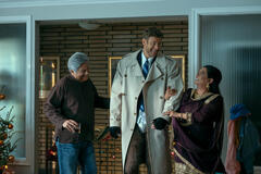 Sylvan Valladares come Uncle Inny, Tom Hopper come Luther Hargreeves, Gurbir Bal come Aunt Banu in The Umbrella Academy 4x06