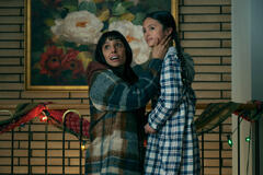 Ritu Arya come Lila Pitts, Ciara Rose Feeney come Grace Stanley Hargreeves in The Umbrella Academy 4x06