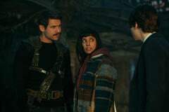 (S-D) David Castañeda come Diego Hargreeves, Ritu Arya come Lila Pitts, Aidan Gallagher come Number Five in The Umbrella Academy 4x06