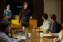 (S-D) Sian Clifford come Anna, Rob Lowe come Ellis, JT Parr come Chaz, Tom Allen come TJ in Unstable 1x02