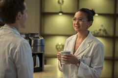 (S-D) John Owen Lowe come Jackson, Rachel Marsh come Luna in Unstable 1x04