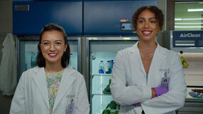 (S-D) Rachel Marsh come Luna, Emma Ferreira come Ruby in Unstable 1x01