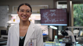 Rachel Marsh come Luna in Unstable 1x06