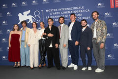 Delegazione della serie M - Il figlio del secolo di Joe Wright al photocall a Venezia 81 il 5 settembre 2024