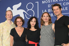 Delegazione del film Russians at war di Anastasia Trofimova al photocall a Venezia 81 il 5 settembre 2024