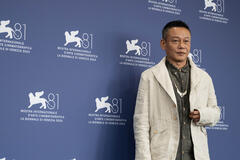 L'attore Lee Kang-Sheng al photocall di Broken Rage di Takeshi Kitano a Venezia 81 il 6 settembre 2024