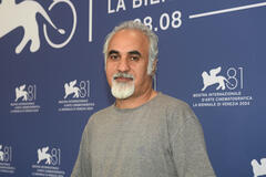 Il regista Nader Saeivar al photocall di Shahed (The Witness) a Venezia 81 il 5 settembre 2024