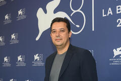Il produttore Emre Oskay al photocall di Shahed (The Witness) di Nader Saeivar a Venezia 81 il 5 settembre 2024