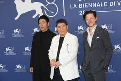 Delegazione del film Broken Rage di Takeshi Kitano al photocall a Venezia 81 il 6 settembre 2024