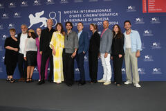 Delegazione del film Kjærlighet (Love) di Dag Johan Haugerud al photocall a Venezia 81 il 6 settembre 2024
