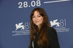 L'attrice Andrea Bræin Hovig al photocall di Kjærlighet (Love) di Dag Johan Haugerud a Venezia 81 il 6 settembre 2024