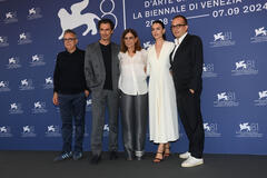 Delegazione del film Il tempo che ci vuole di Francesca Comencini al photocall a Venezia 81 il 6 settembre 2024