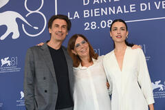 Delegazione del film Il tempo che ci vuole di Francesca Comencini al photocall a Venezia 81 il 6 settembre 2024