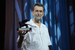 Nanni Moretti riceve il Premio Venezia Classici per il Miglior Film Restaurato per Ecce Bombo alla Cerimonia di Premiazione di Venezia 81, sabato 7 settembre 2024