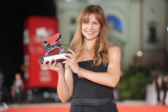 Maura Delpero con il Leone D'argento - Gran Premio Della Giuria per Vermiglio al photocall dei vincitori della Cerimonia di Premiazione di Venezia 81, sabato 7 settembre 2024