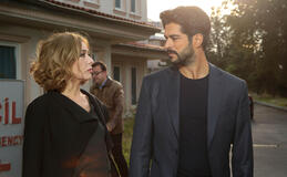 Zerrin Tekindor (Leyla Acemzade) e Burak Özçivit (Kemal Soydere) in Endless Love - 12 Settembre 2024 su Canale 5