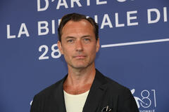 L'attore Jude Law al photocall del film The Order di Justin Kurzela a Venezia 81 il 31 agosto 2024