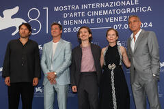 Delegazione di Wolfs - Lupi solitari di Jon Watts al photocall del film a Venezia 81 il 1 settembre 2024
