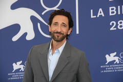 Adrien Brody al photocall del film The brutalist di Brady Corbet a Venezia 81 il 1 settembre 2024