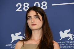 Raffey Cassidy al photocall del film The brutalist di Brady Corbet a Venezia 81 il 1 settembre 2024