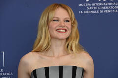 Emma Laird al photocall del film The brutalist di Brady Corbet a Venezia 81 il 1 settembre 2024