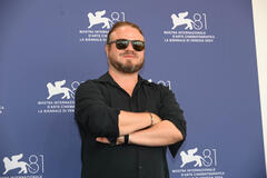 Il regista Brady Corbet al photocall del film The brutalist a Venezia 81 il 1 settembre 2024