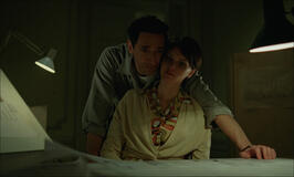 Adrien Brody e Felicity Jones in The brutalist di Brady Corbet