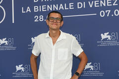 L'attore Iulian Postelnicu al photocall del film Anul nou care n-a fost di Bogdan Mureşanu a Venezia 81 il 1 settembre 2024