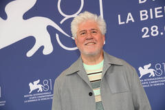 Il regista Pedro Almodóvar al photocall del film The Room Next Door a Venezia 81 il 2 settembre 2024