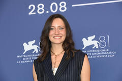 L'attrice Martina Scrinzi al photocall del film Vermiglio di Maura Delpero a Venezia 81 il 2 settembre 2024