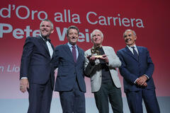 Peter Weir riceve il Leone d'Oro alla Carriera al photocall a Venezia 81 il 2 settembre 2024